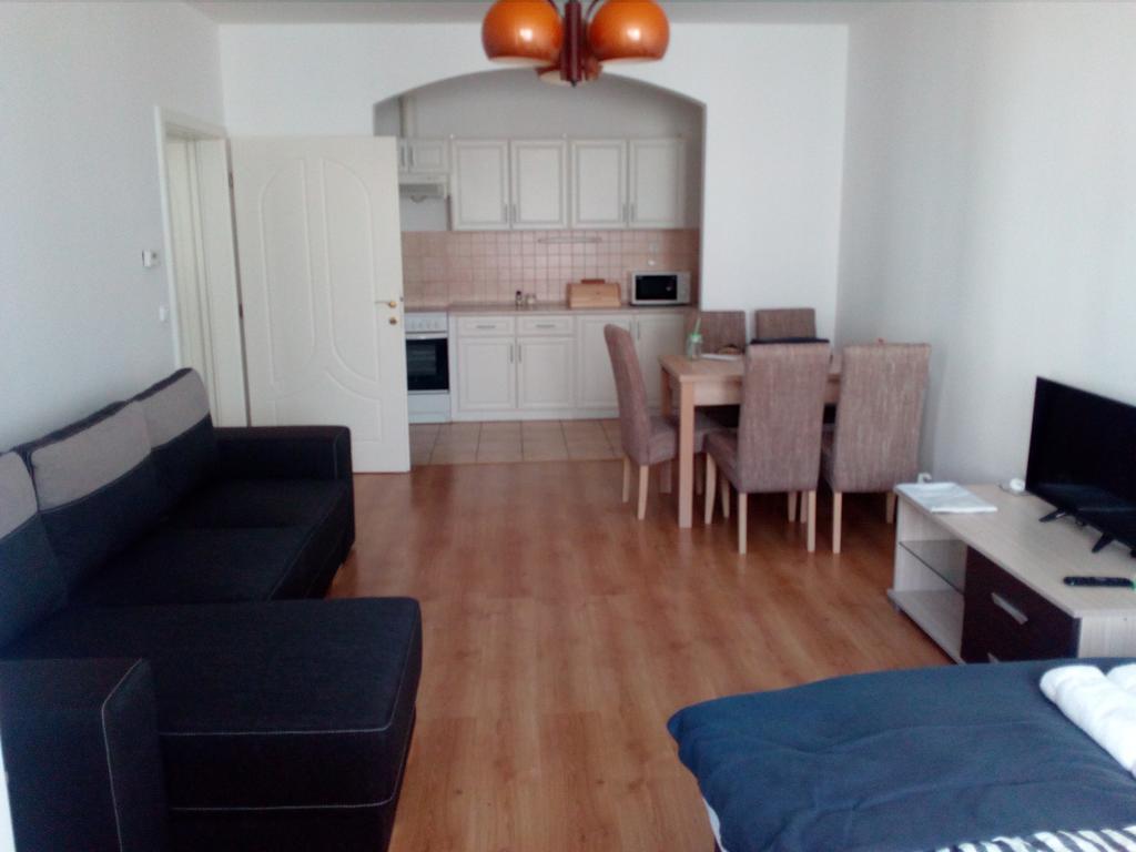 Gobe Apartman Hajdúszoboszló Exterior foto
